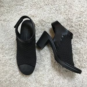 Women’s black wedges